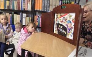W bibliotece- Motylki (2)